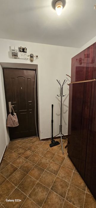 Închiriez garsonieră