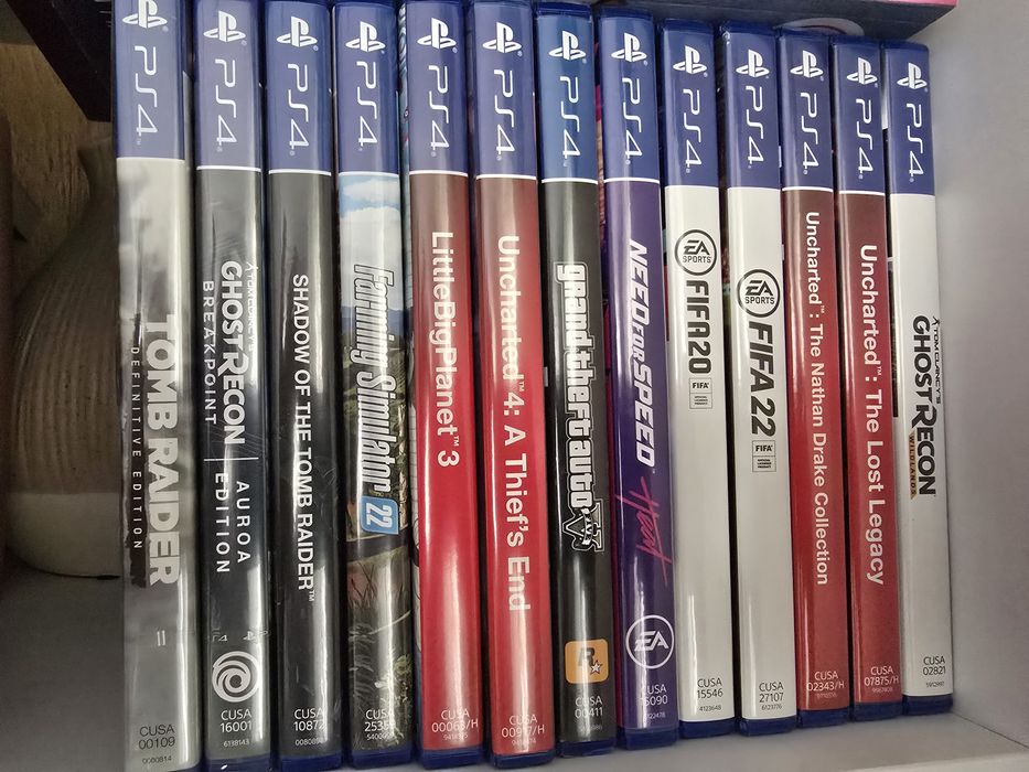 PlayStation 4 Pro 1 TB + 13 бр. Игри + 2 контролера