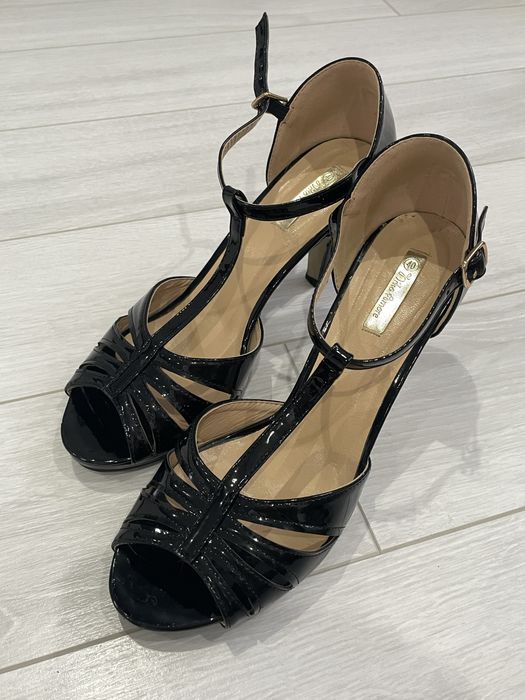 Елеганти обувки на ток Niko Amore