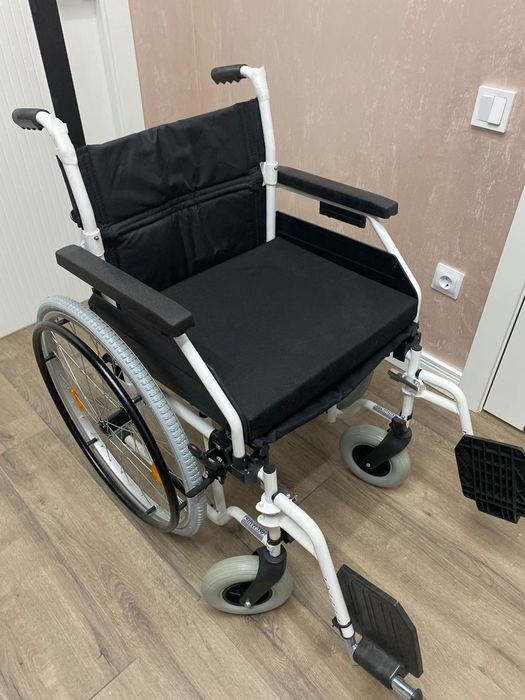 Продам Каляску  Черного цвета