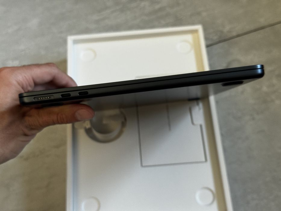 FACTURA/GARANTIE! Apple MacBook AIR 13.6” chip M3 / 16GB ram / 512GB ssd  / culoarea Midnight - ca NOU - FULL BOX