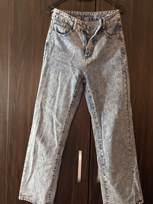 Различни марки дънки