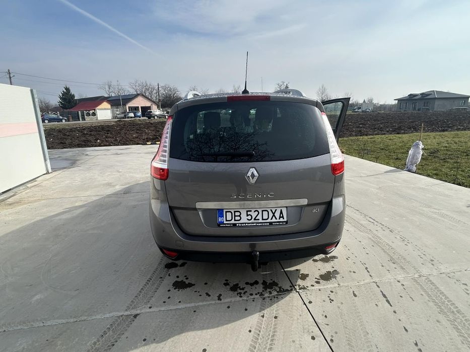 Renault Megane Scenic LIMITED
7 locuri
Renault Megane Scenic LIMITED
7