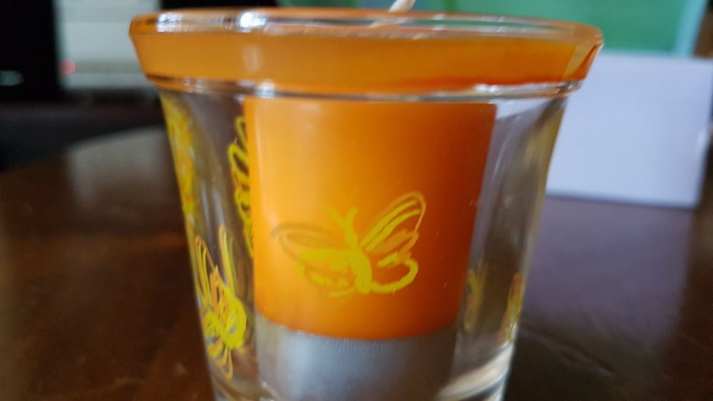 Стилен  стъклен свещник