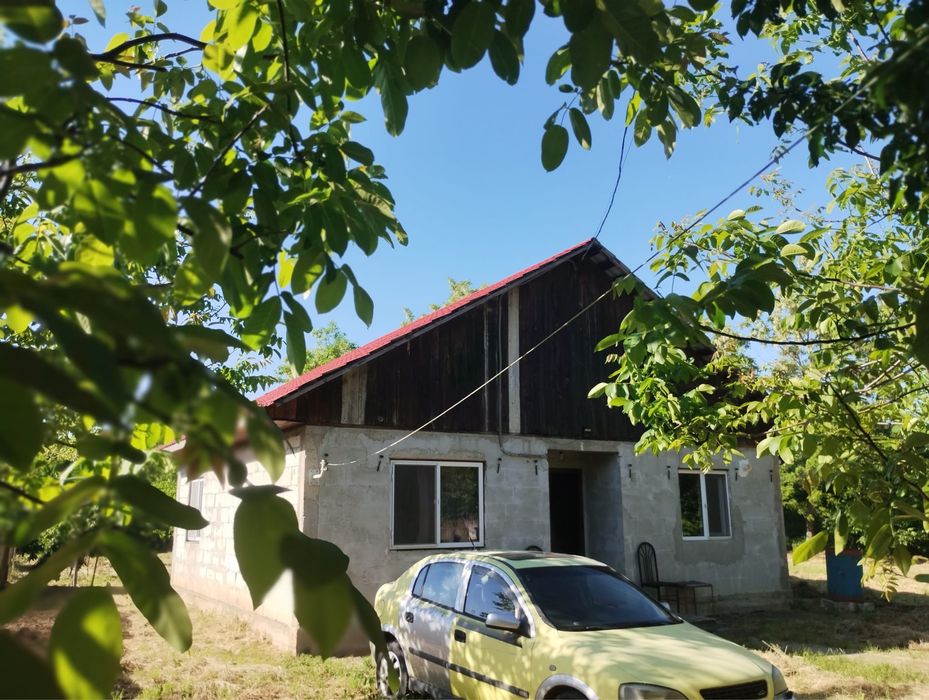 Casă de vânzare pe malul Prutului – Moreni, Iași | Teren 960 mp | Zonă liniștită