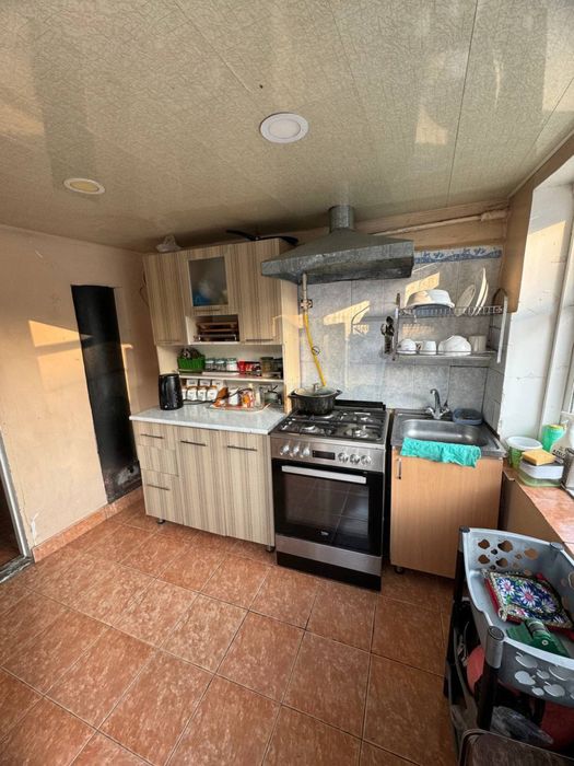 Srochno sotiladi . Narxi kelishiladi. fermerlar ucun qulay uy