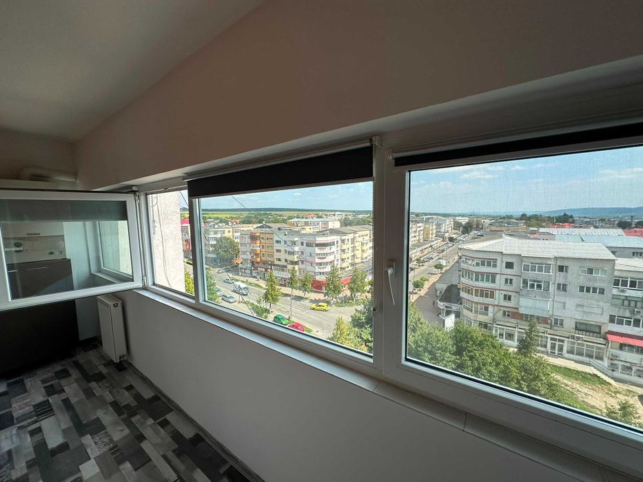 Proprietar-Vand apartament cu 3 camere Buhuși, str.1 mai