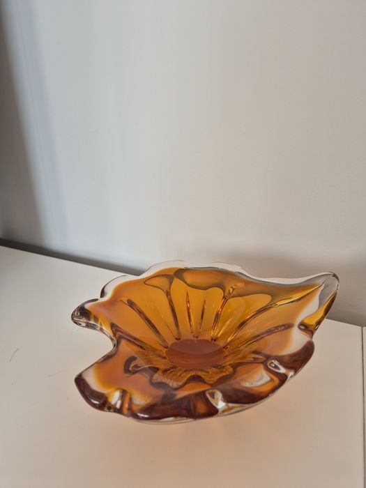 Vas decorativ din sticla