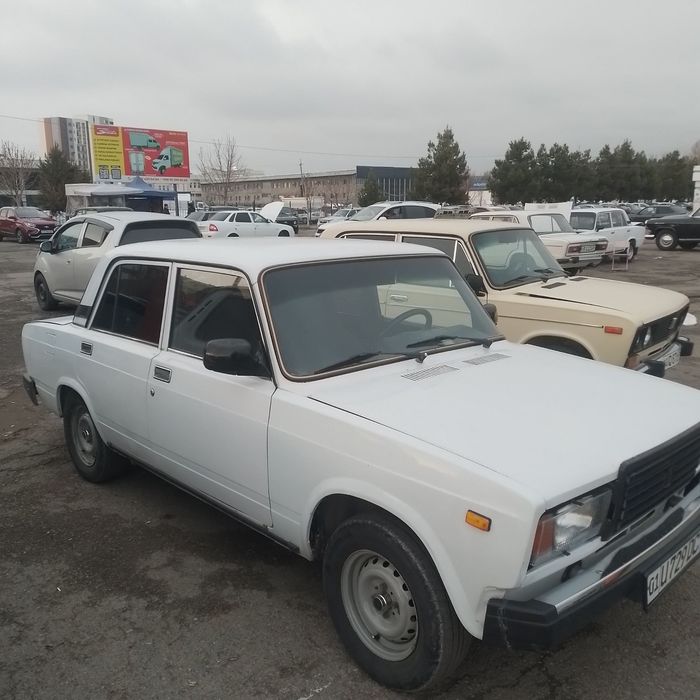 Vaz 2107 
Yil 2008
Mator injektr
Kraska bogan
Gazi bor
Puli 2300$
Tel