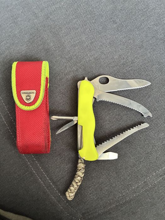 Нож Victorinox Rescue Tool