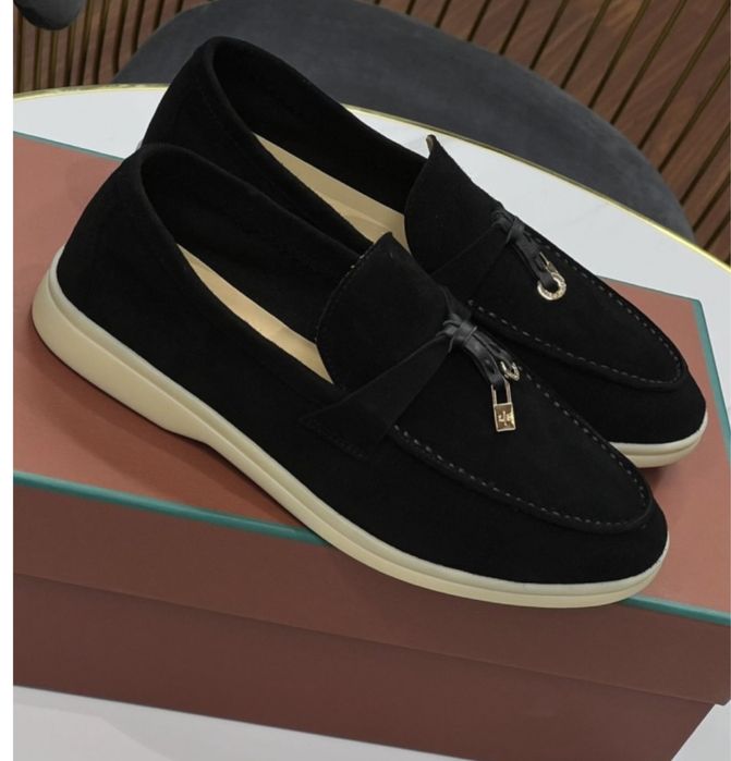 Продаю женский обувь