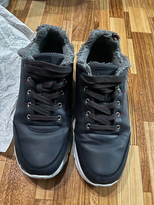 Продам зимние кроссовки