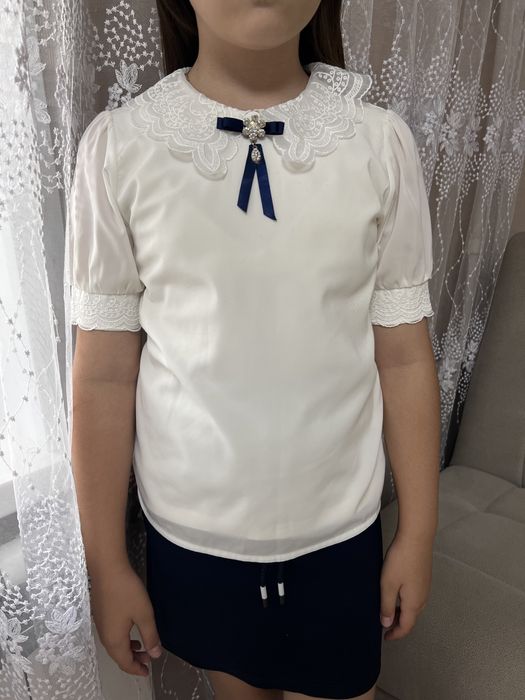 Продам школьную блузку размер 140