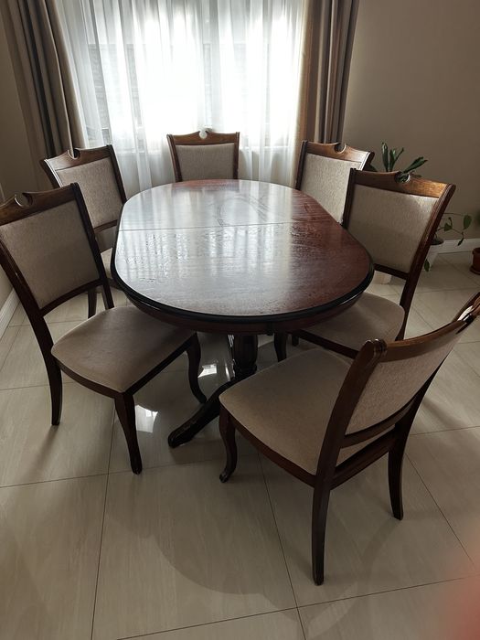 Masa extensibila din lemn masiv cu 6 scaune