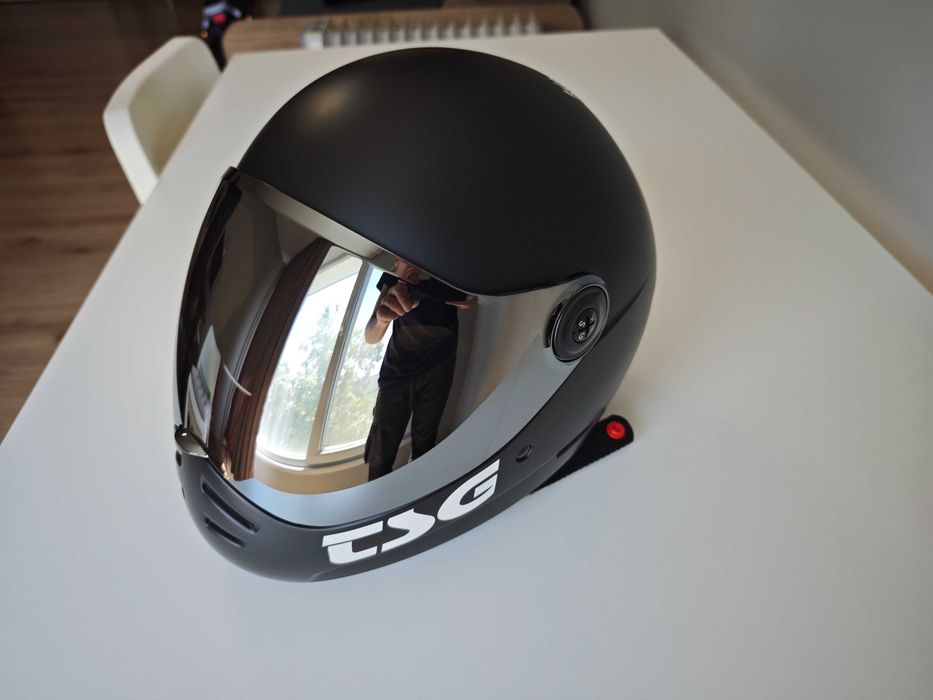 Продавам каска TSG Pass 2.0 Full Face