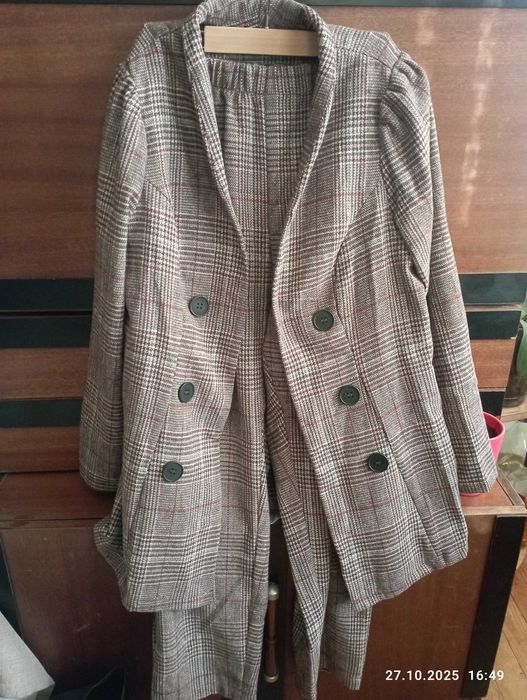 елегантен дамски костюм