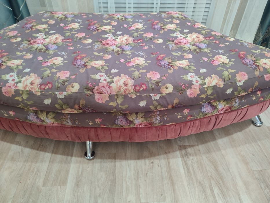 Продам пуфики 2 штуки