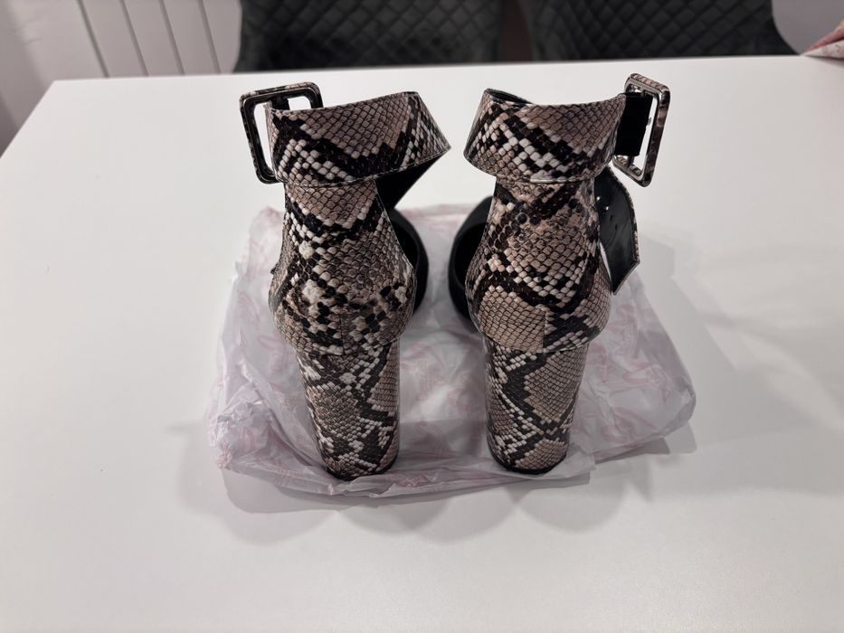 Продавам обувки 40 размер