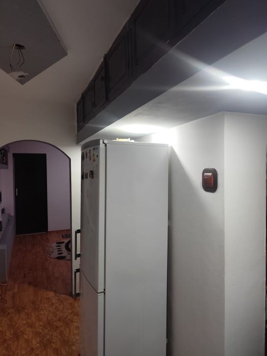 Vind apartament cu 2 camere semidecomandat