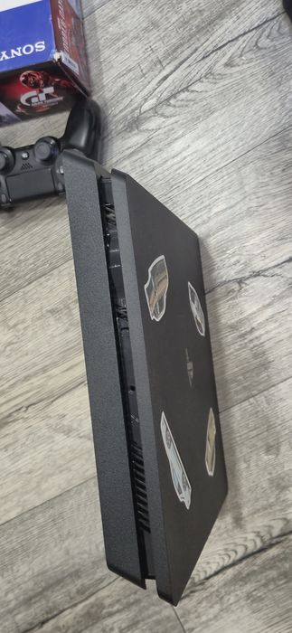 Playstation 4 в хорошом состоянии