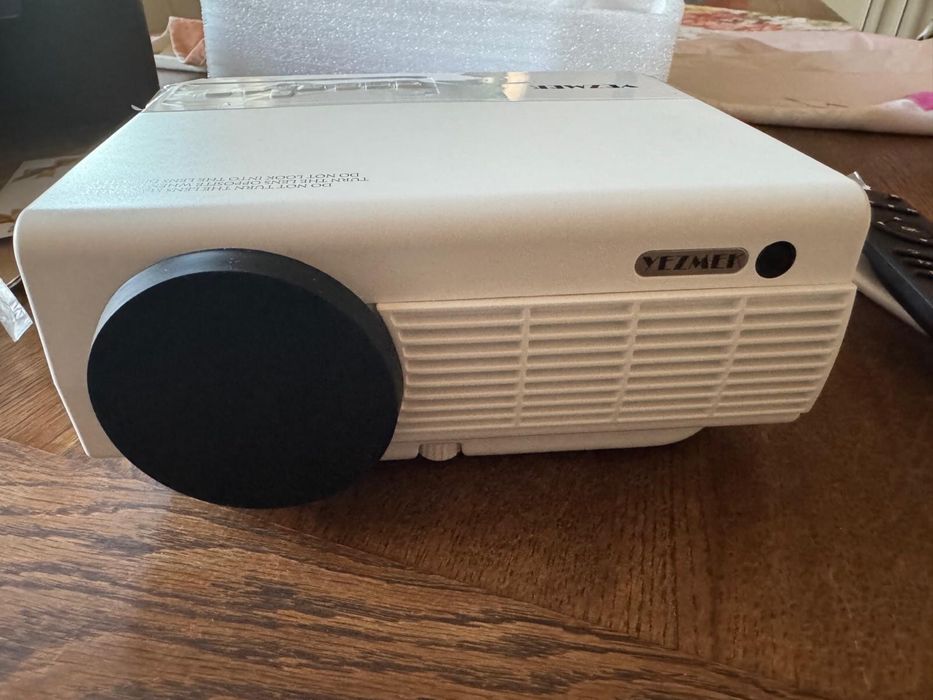 Vând videoproiector Full HD 1080P, 4K, 16 000 lumen, model V7, nou,