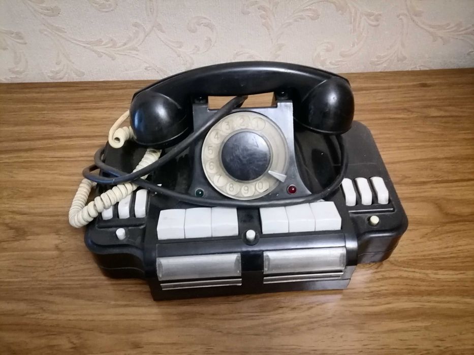 Продам старинный стационарный телефон