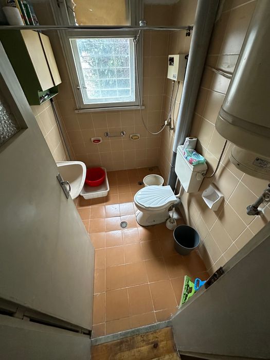 Етаж от къща + гараж и двор