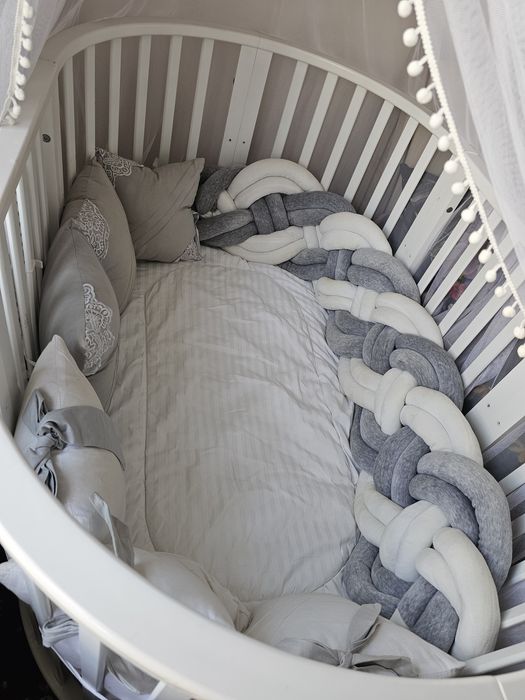 Детский кровать.