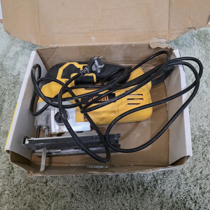 В продаже лобзик Denzel