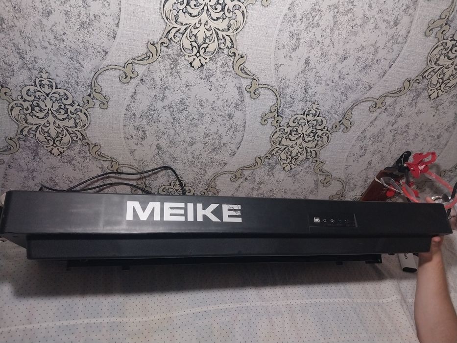 Синтезатор Tesler KB-6180