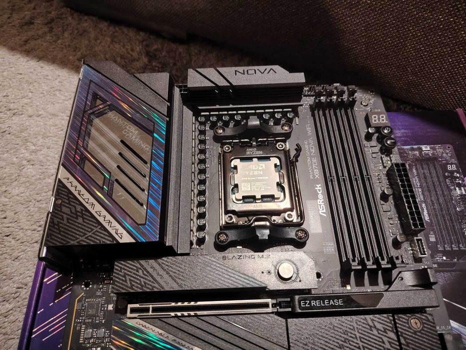 ASRock Phantom Gaming X870E Nova WiFi + Ryzen 7 9800X3D, 8 cores, 5.2Ghz, 96MB, AM5