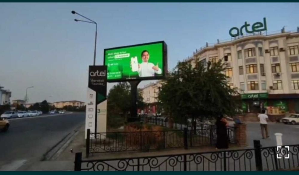 Led ekranlarda reklmaма Yangiyol/Янгиюлдаги рекламалар.