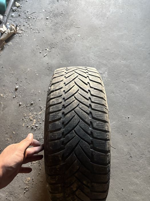 Продам запаску 205/60/R16