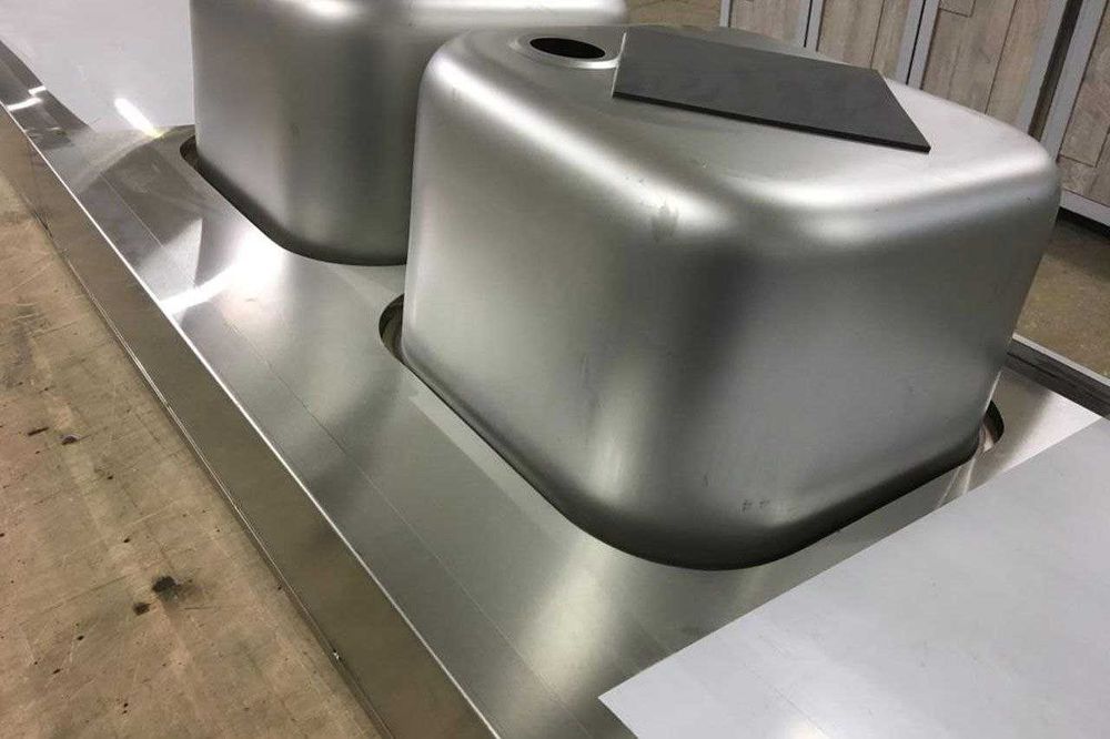 Мебель из нержавеющей стали