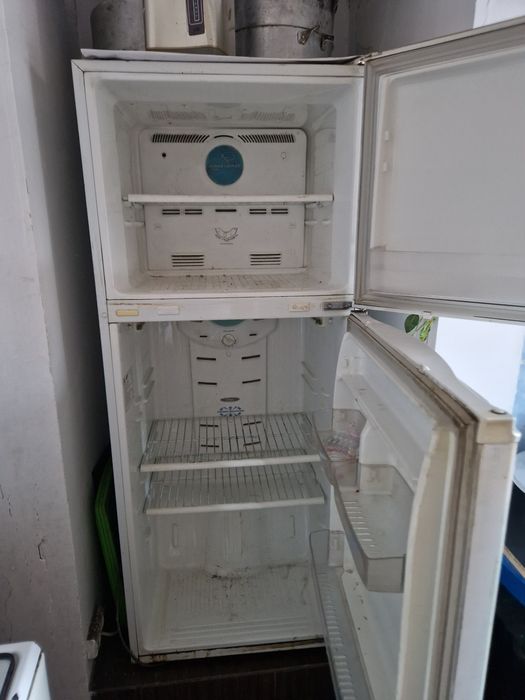 Продам большой холодильник