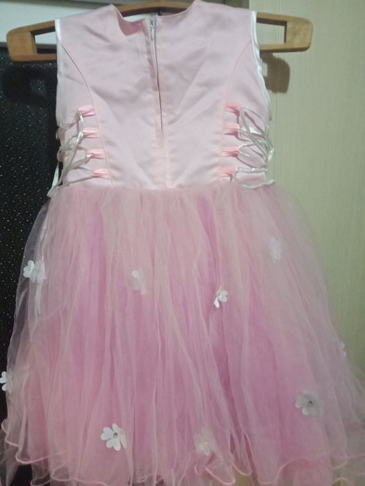 Продам платье на 5-6 лет