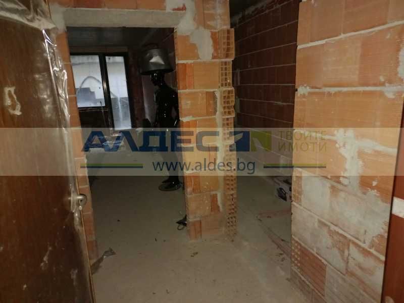 Продава имот, подходящ за преустройство, в луксозна сграда в Бояна!