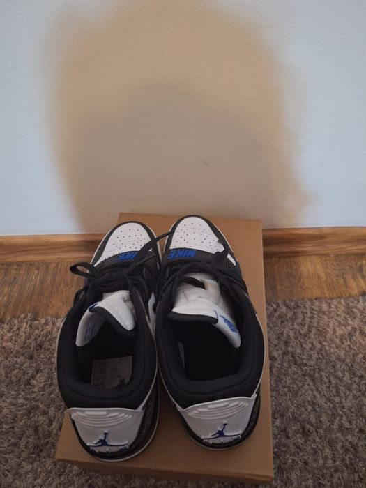Vând adidasi jordan;38,5( 24 cm )