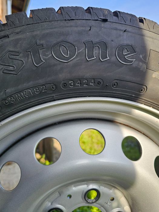 Зимни Гуми205/65R16C,дот24г.+оригинални джанти Vito w447