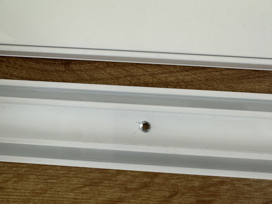 Двуканални алуминиеви корнизи за таван