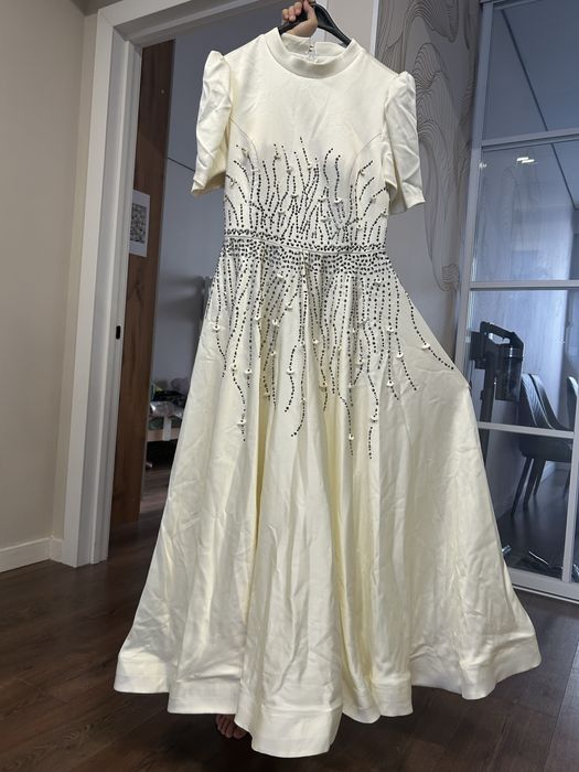 Платье пышное со стразами