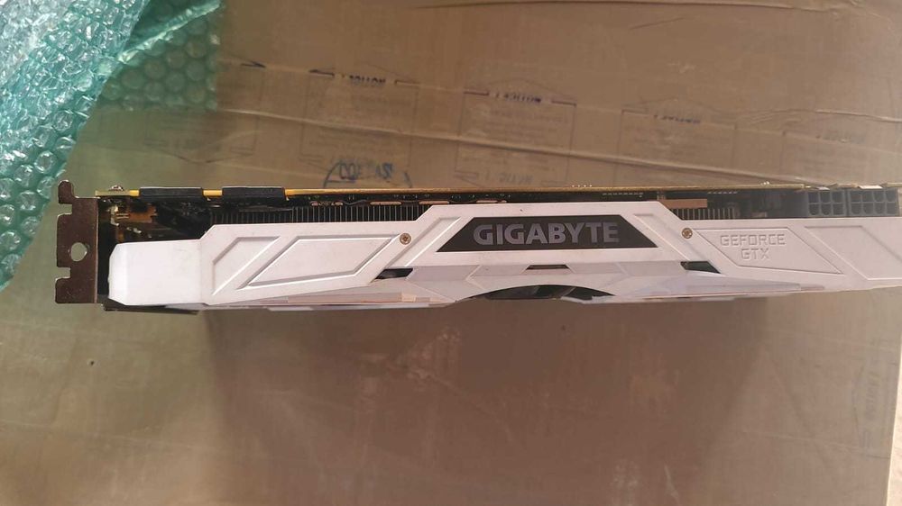 Placa video Gigabyte  Gtx 1080ti de 11 Gb ddr5x pe 352 bit.