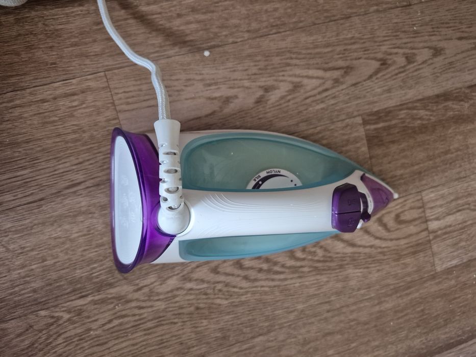 Продаю паровой  утюг