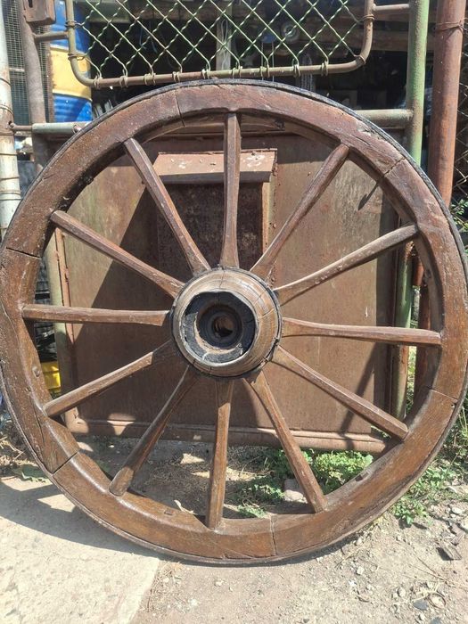 Дървени колела от каруца