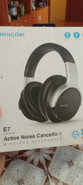 Продавам чисто нови блутут слушалки Mixcder E7