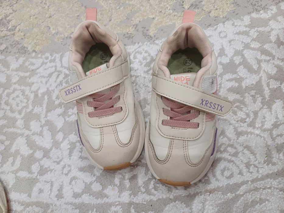 Кроссовки для девочки