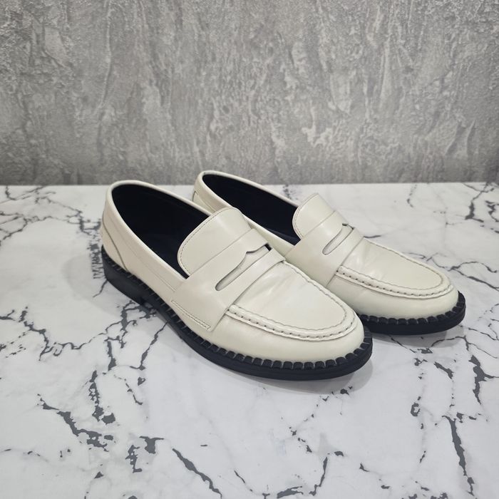 Одежда и обувь на все времена года .