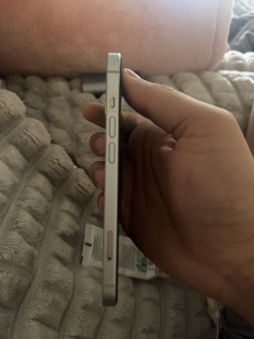 продам айфон 15 128гб