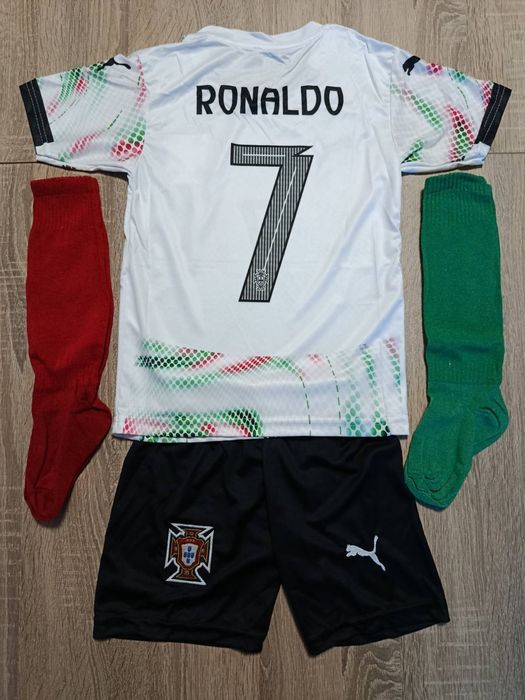 Роналдо Португалия бял