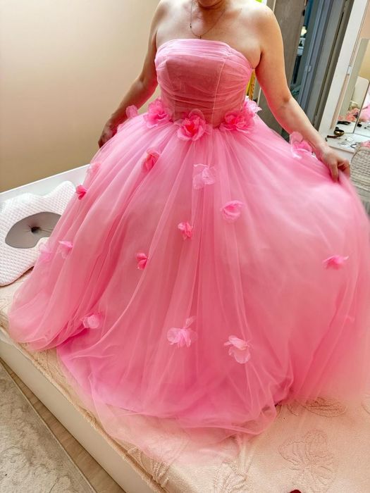 Платье новое, пышное